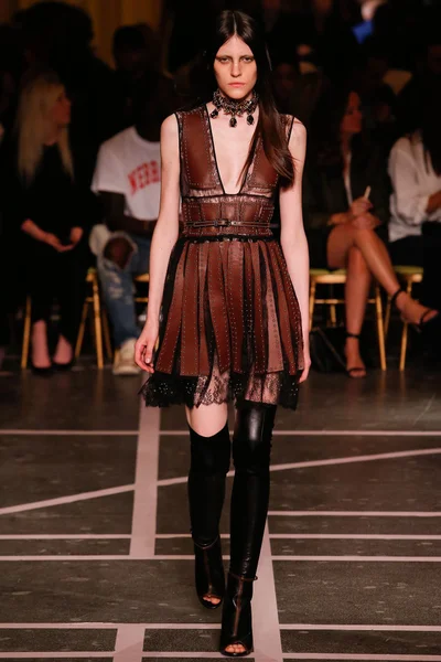Look 24